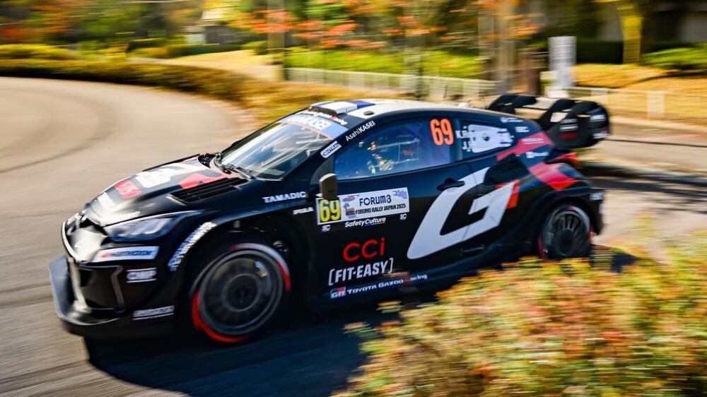 Adrien Fourmaux: Perte de la porte-passager lors du Rallye du Japon 2025 et analyse de l’incident - Article WRC sur PitStopInsight