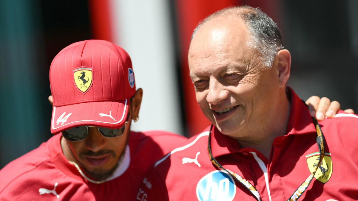 Ferrari doit se calmer après le pessimisme d'Hamilton au GP Las Vegas selon Vasseur : le clash qui secoue la Scuderia - Article F1 sur PitStopInsight