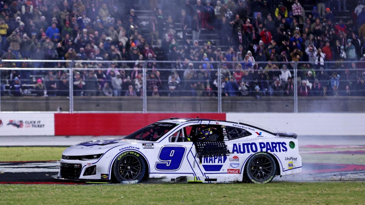 L'arbitrage chaotique au Cook Out Clash NASCAR 2025 - Article NASCAR sur PitStopInsight