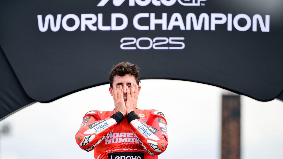 Alonso félicite Marc Márquez pour le titre MotoGP 2025 et son retour spectaculaire - Article MotoGP sur PitStopInsight