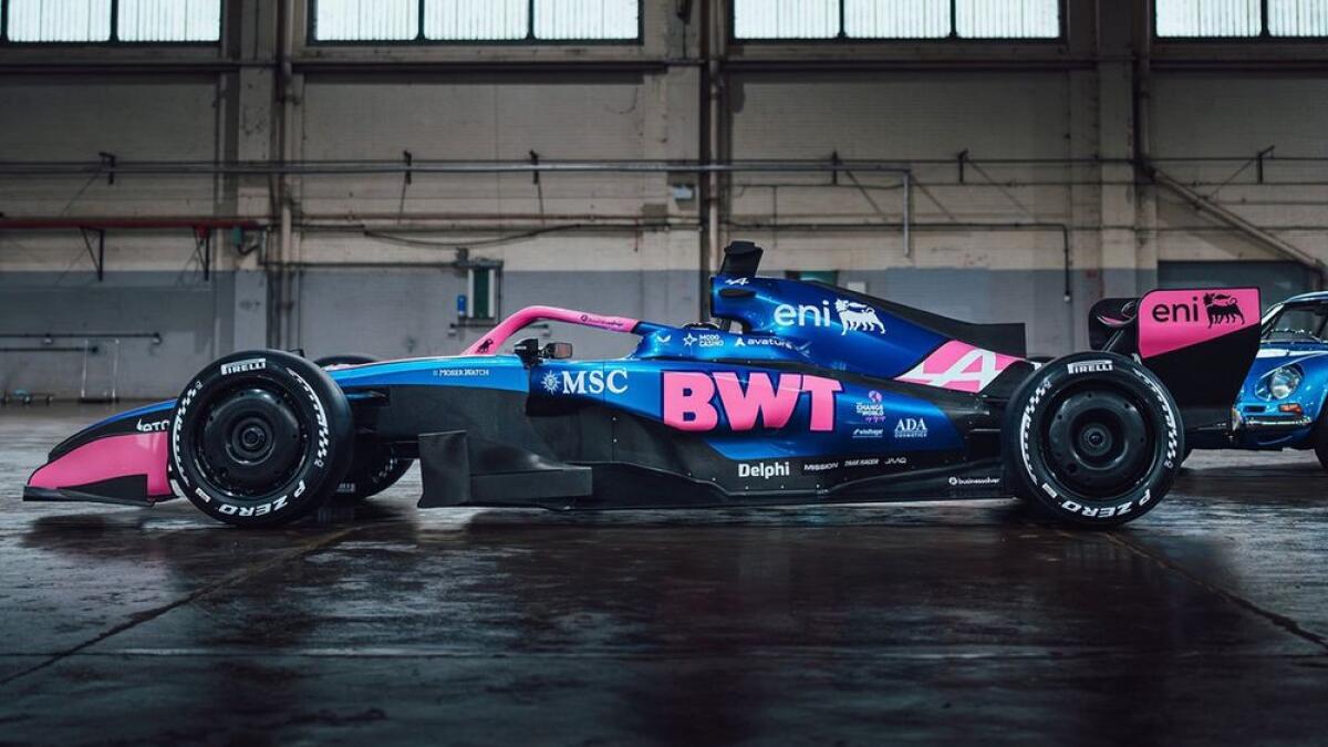 Alpine dévoile sa livrée pour la F1 2026 sur un navire au large de Barcelone - Article F1 sur PitStopInsight