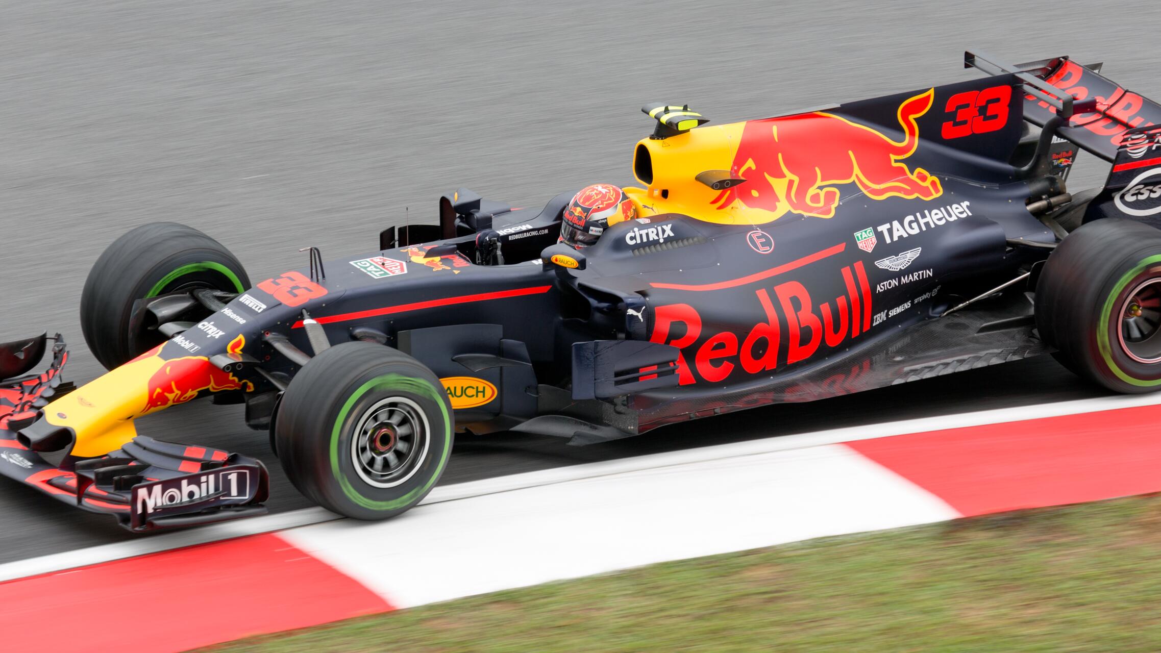 Max Verstappen chez Mercedes en 2026 : Toto Wolff doute de sa venue - Article F1 sur PitStopInsight