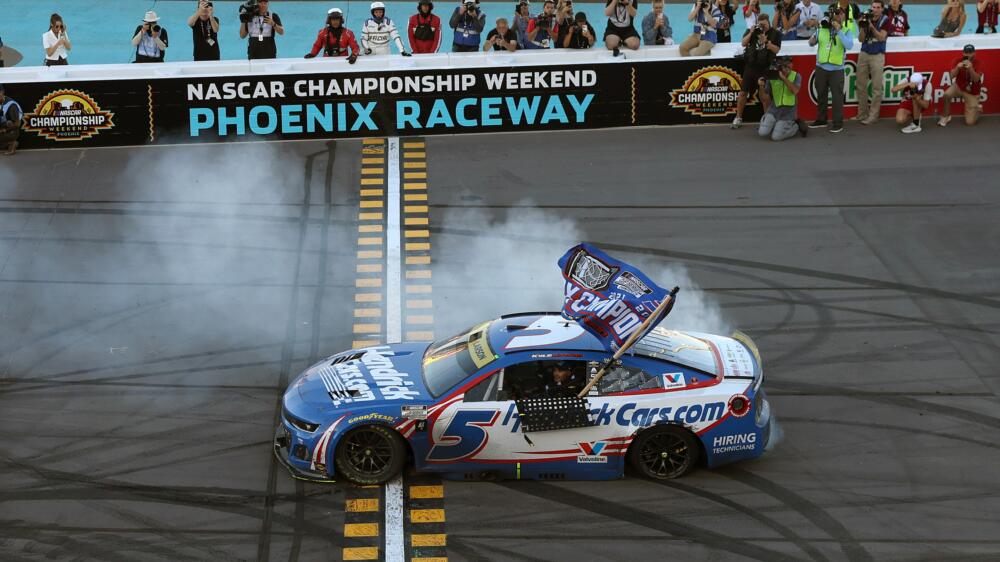 La finale NASCAR Cup Series 2025 à Phoenix : drame, stratégie et un deuxième titre pour Larson - Article NASCAR sur PitStopInsight
