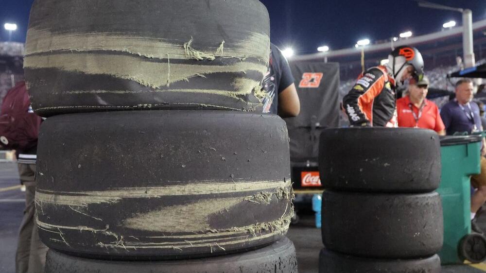 Problèmes de pneus perturbent la séance d’essais NASCAR Cup à Phoenix - Article NASCAR sur PitStopInsight