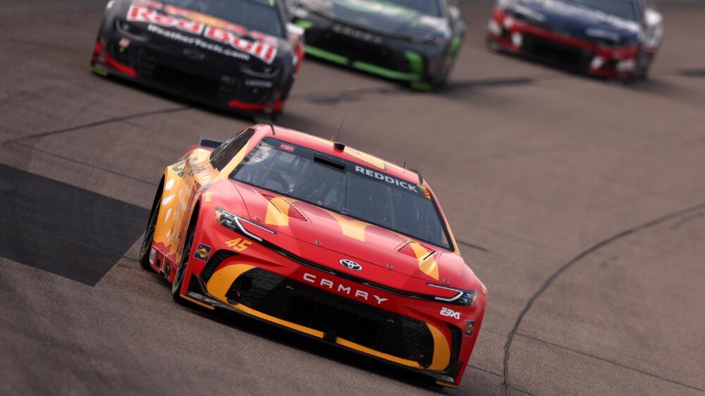 NASCAR vs 23XI Racing et Front Row Motorsports : La guerre des charters explose au grand jour - Article NASCAR sur PitStopInsight