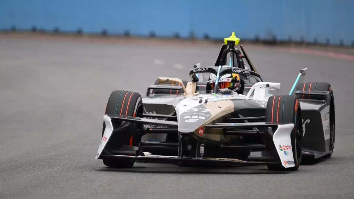 Nick Cassidy Formule E 2025 Jaguar victoires Shanghai Berlin Londres : une saison légendaire - Article Formule E sur PitStopInsight