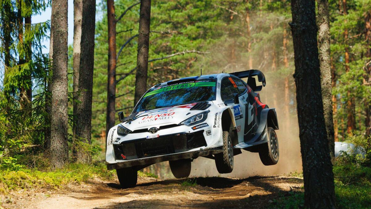 Première victoire WRC d'Oliver Solberg en Estonie avec la Toyota Rally1 2025 : Une performance historique - Article WRC sur PitStopInsight