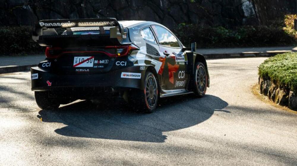 Ogier prend la tête au Rallye du Japon 2025 dans une journée marquée par l’abandon de Rovanperä et la domination Toyota - Article WRC sur PitStopInsight