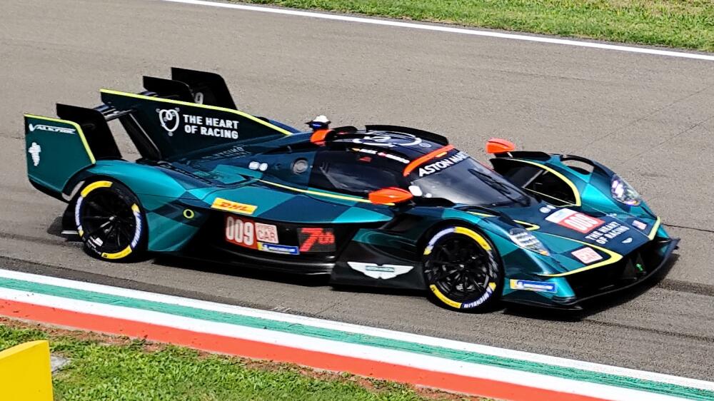 L’Aston Martin Valkyrie LMH en compétition d’endurance en 2025: débuts et progression - Article WEC sur PitStopInsight