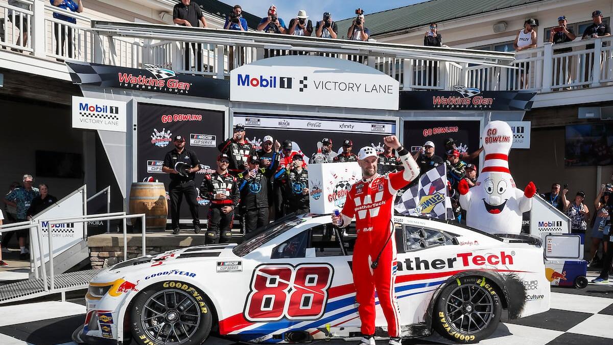Résultats NASCAR à Watkins Glen : Victoires historiques et controverse sur la sécurité - Article NASCAR sur PitStopInsight