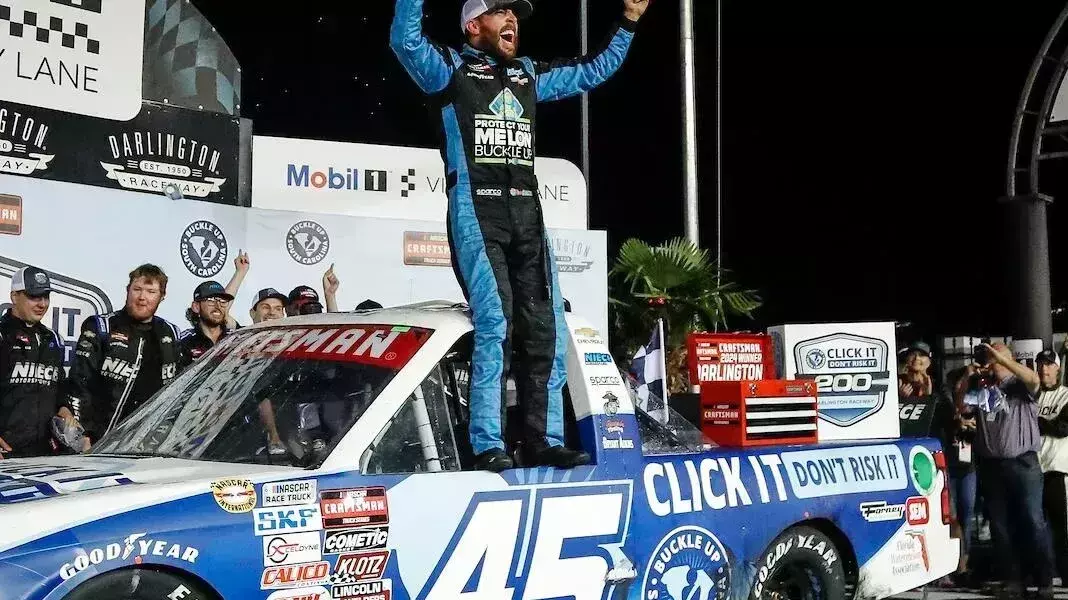 Ross Chastain : La stratégie payante à Darlington pour sauvegarder ses chances en playoffs NASCAR - Article NASCAR sur PitStopInsight