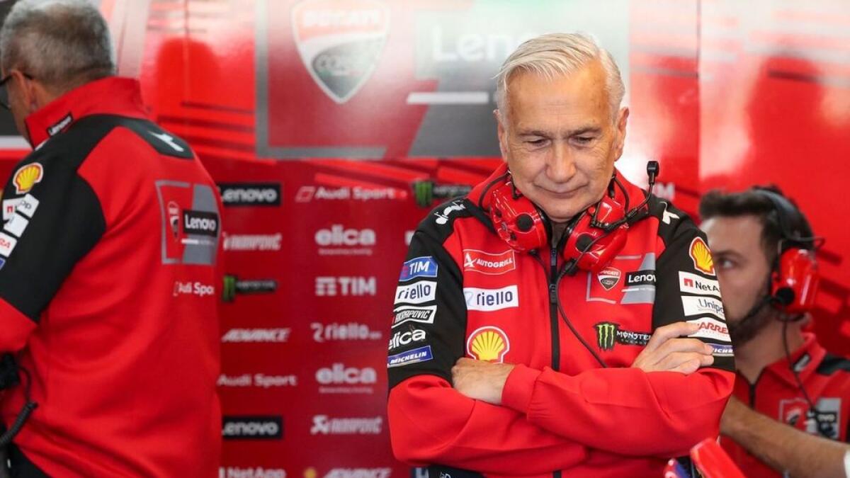 Rumeurs absurdes sur le départ de Davide Tardozzi de l'équipe Ducati MotoGP : la réalité derrière les spéculations - Article MotoGP sur PitStopInsight