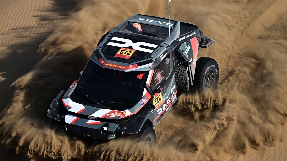 Sébastien Loeb sur le podium provisoire du Dakar 2026 - Article RallyeRaid sur PitStopInsight