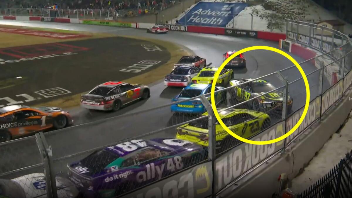 Shane van Gisbergen brille sous la pluie au Clash NASCAR avant un crash tardif - Article NASCAR sur PitStopInsight