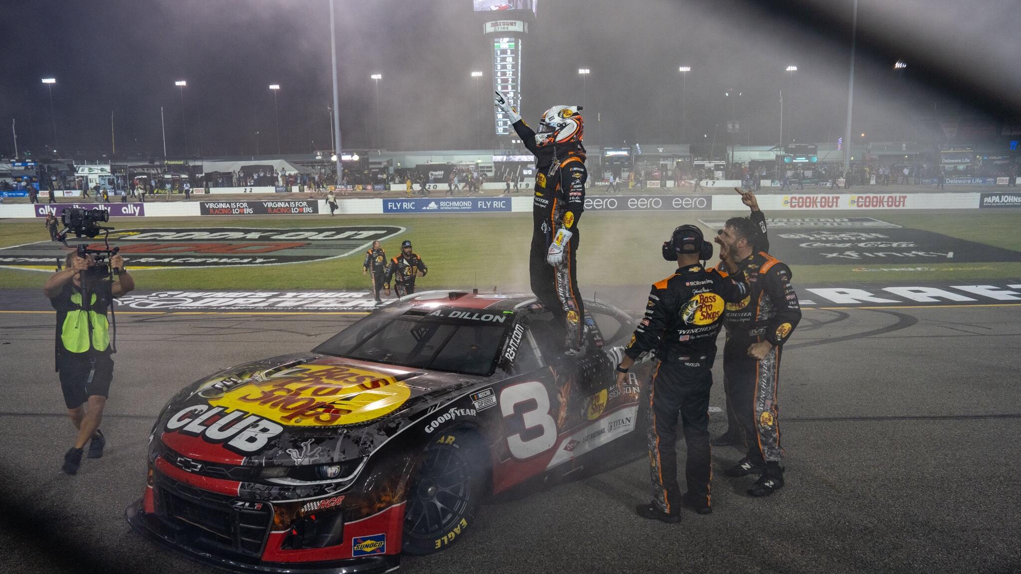 Austin Dillon décroche sa première victoire 2025 à Richmond malgré une côte cassée - Article NASCAR sur PitStopInsight