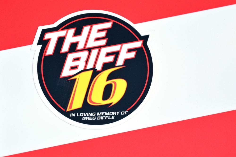 Toutes les manières dont les équipes NASCAR honorent Greg Biffle à Daytona - Article NASCAR sur PitStopInsight