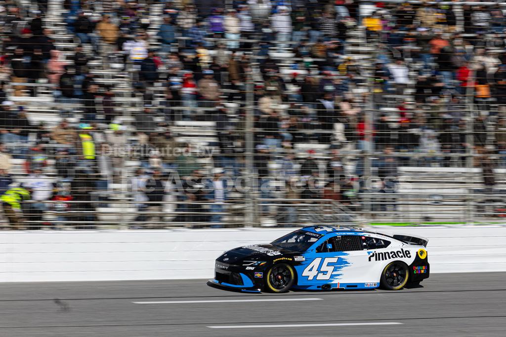 Tyler Reddick s'impose à Atlanta sans pare-chocs avant dans une course démente - Article NASCAR sur PitStopInsight