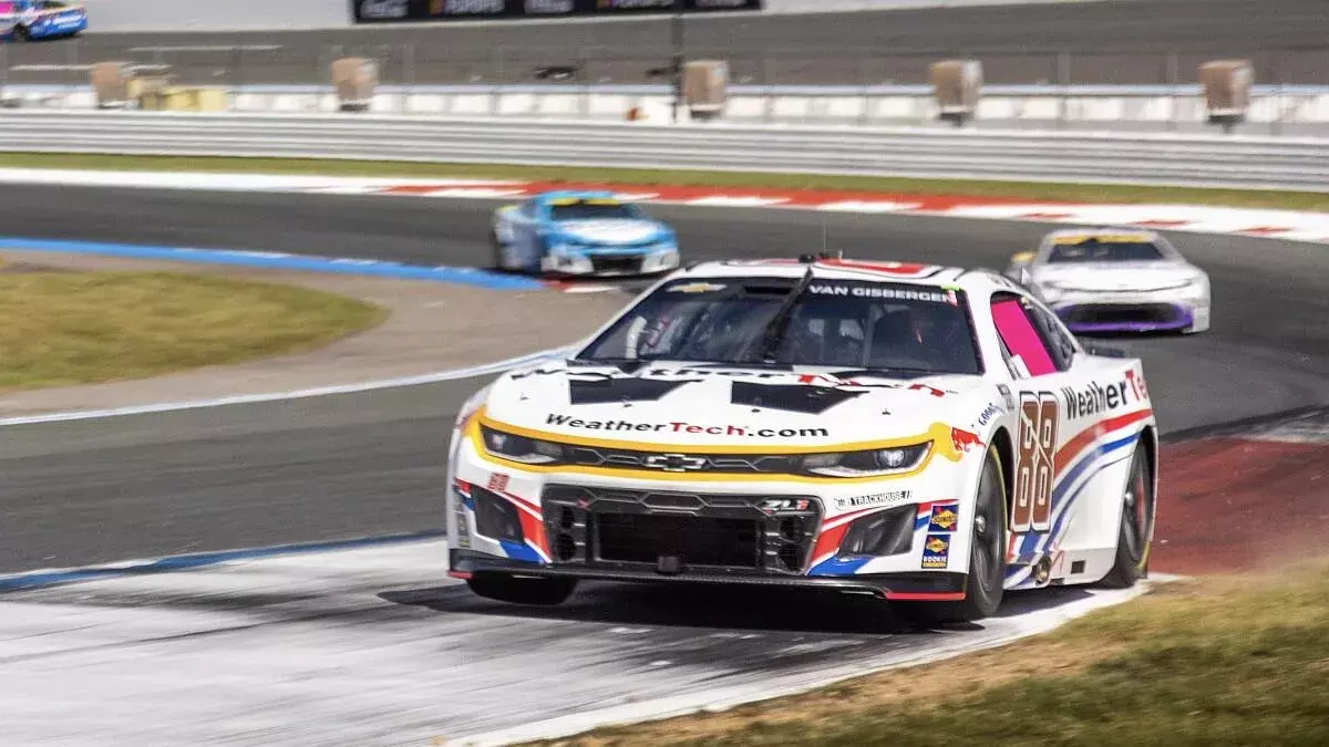 Van Gisbergen Larson Charlotte Roval NASCAR – bataille intense - Article NASCAR sur PitStopInsight