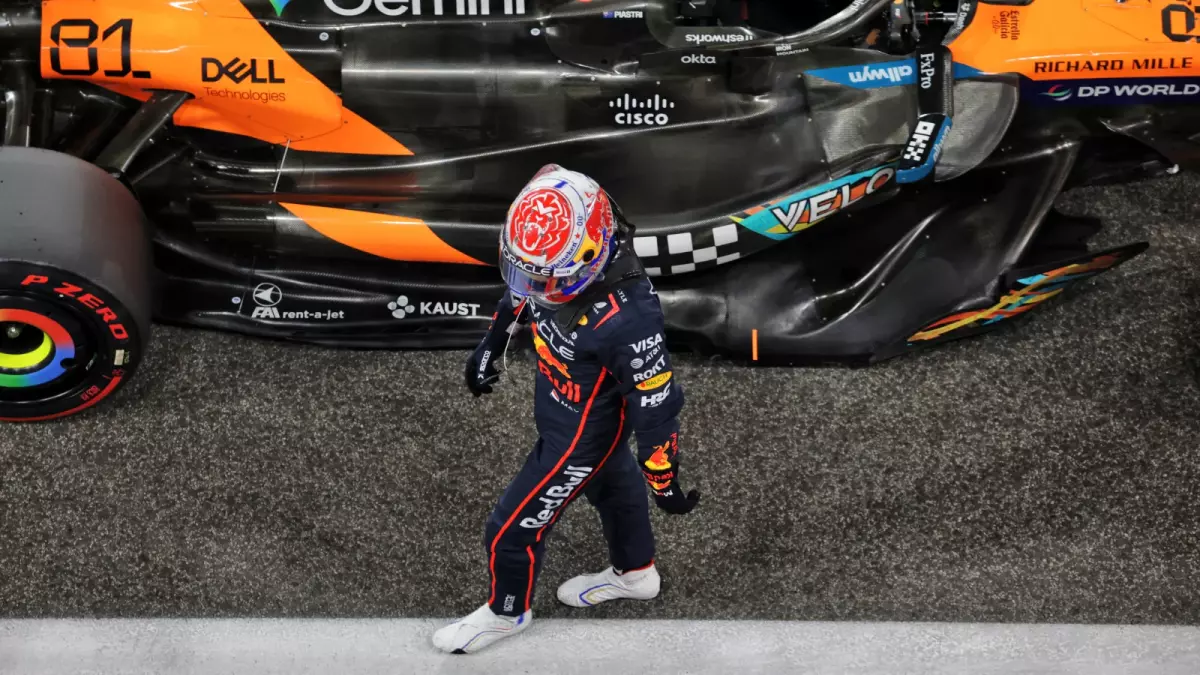 Verstappen seul leader Red Bull contre McLaren en 2025 F1 : la stratégie paradoxale qui a failli détrôner les champions - Article F1 sur PitStopInsight