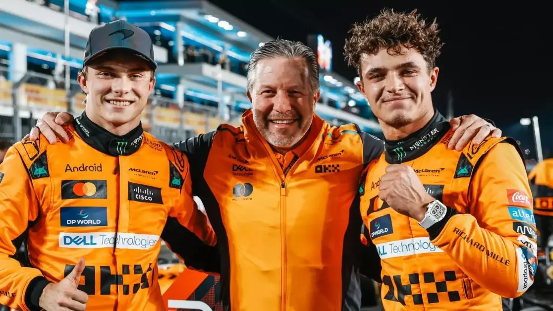 Zak Brown affirme l'égalité des chances entre Norris et Piastri pour la F1 2025 chez McLaren - Article F1 sur PitStopInsight