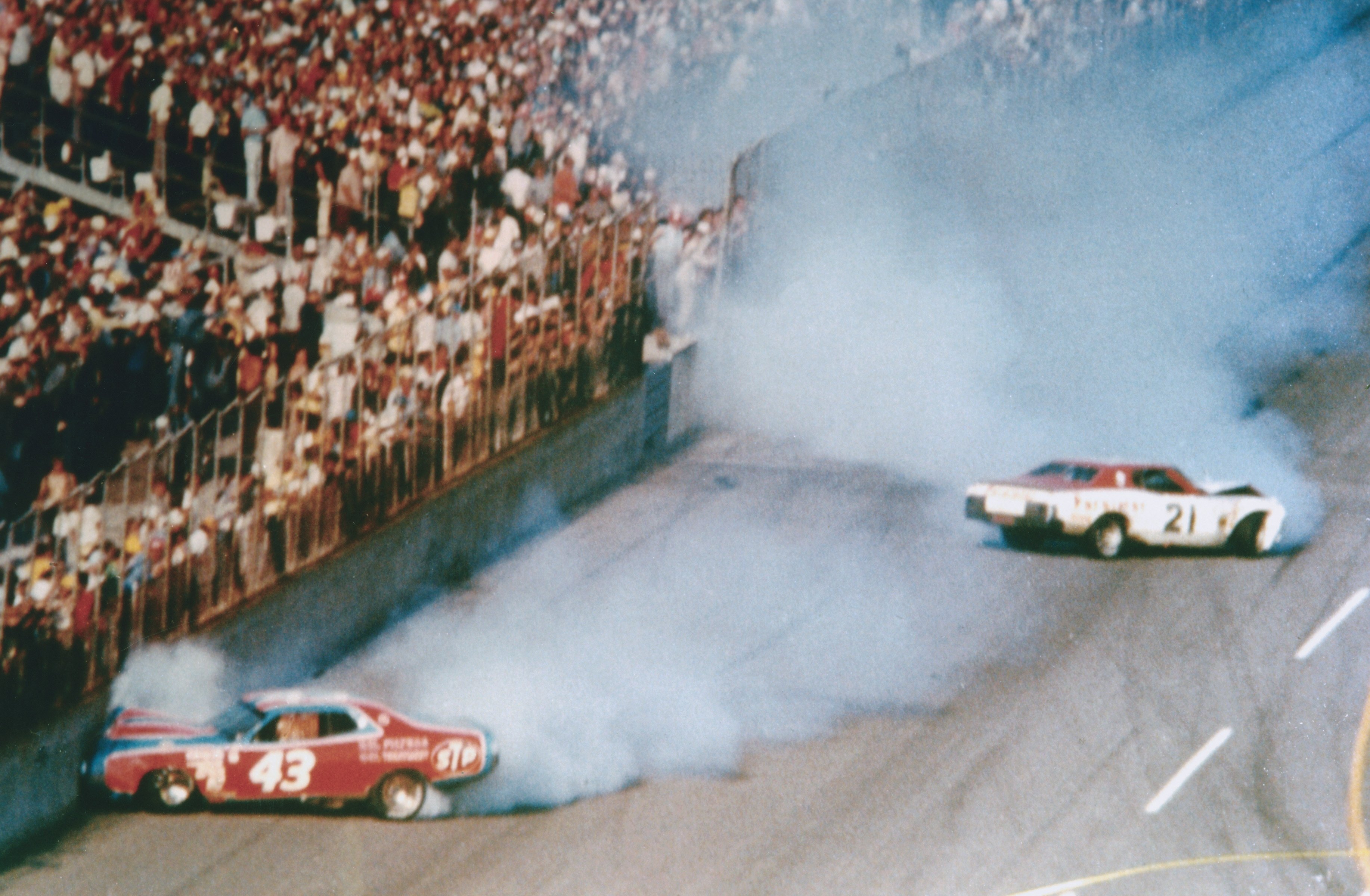 pearson-petty-daytona-1976-duel_0.jpg
