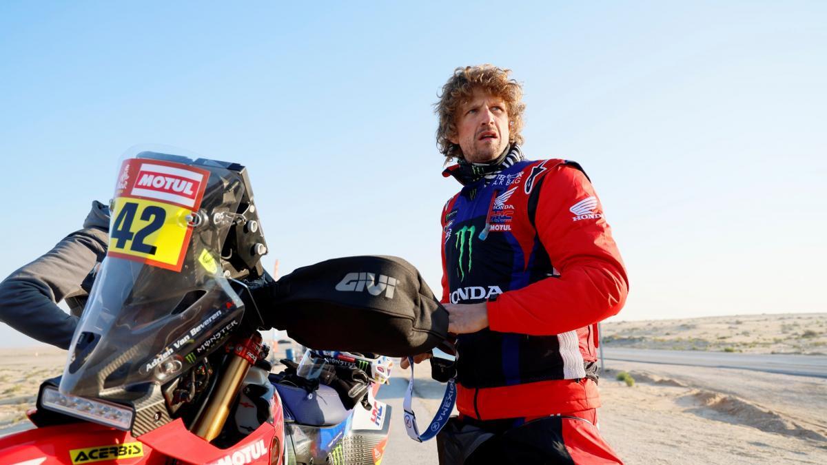 adrien-van-beveren-dakar-motorcycle-rally_0.jpg