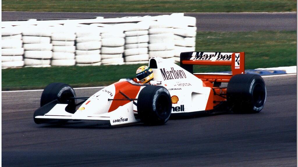 ayrton-senna-mclaren-silverstone-1992-testing_0.jpg