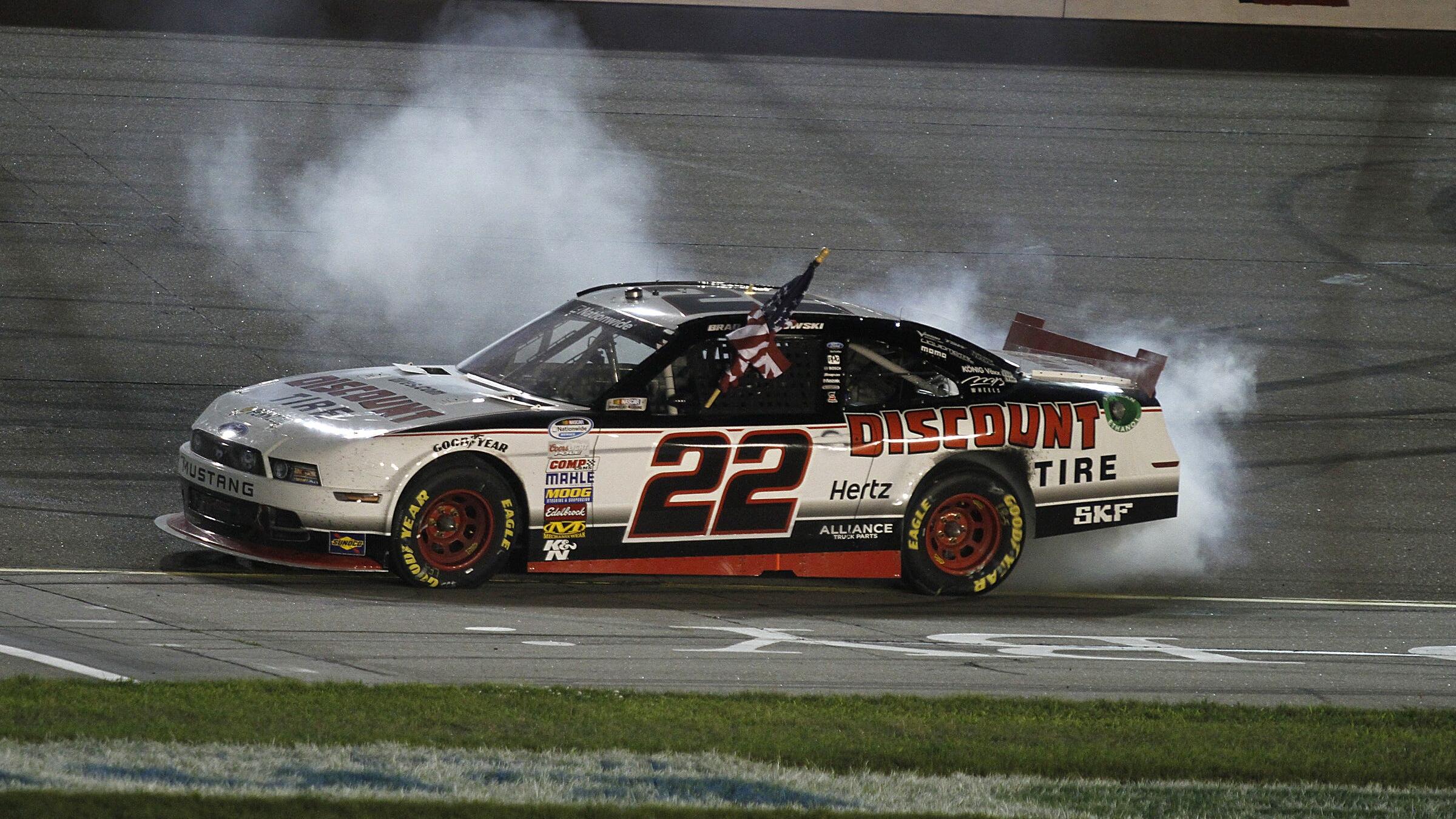brad-keselowski-iowa-speedway-nascar-course_1.jpg