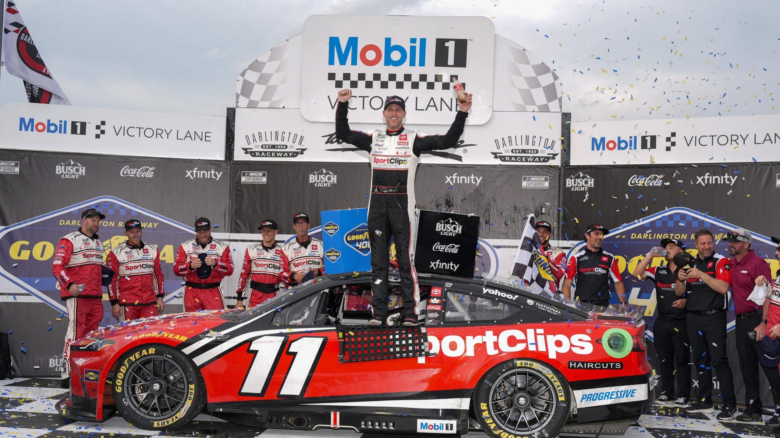 denny-hamlin-nascar-victoire-celebration_0.jpg