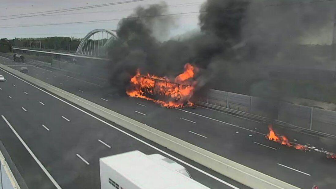 camion-incendie-autoroute-indycar_0.jpg
