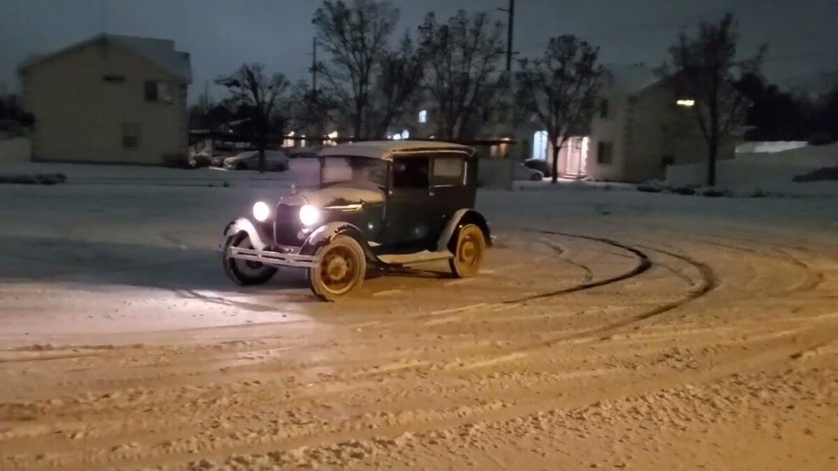 snow-drifting-ford-model-t_0.jpg