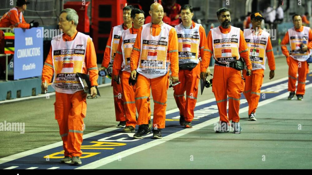 f1-marshals-singapore_1.jpg