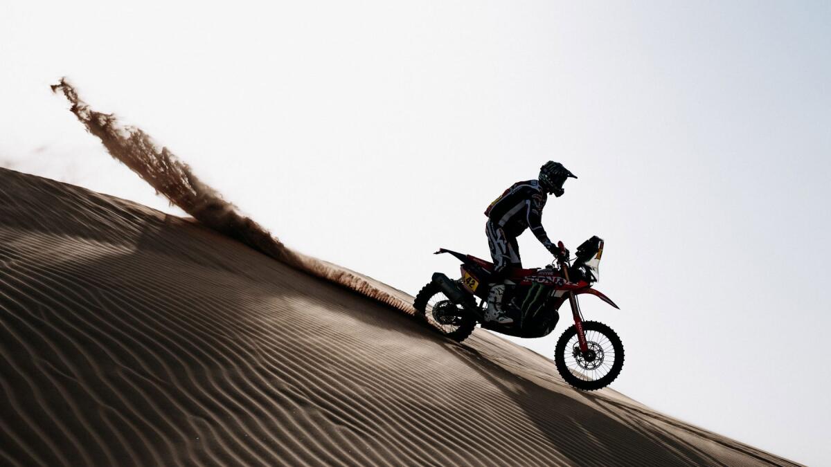 dakar-2026-motorcycle-finish-two-seconds_3.jpg