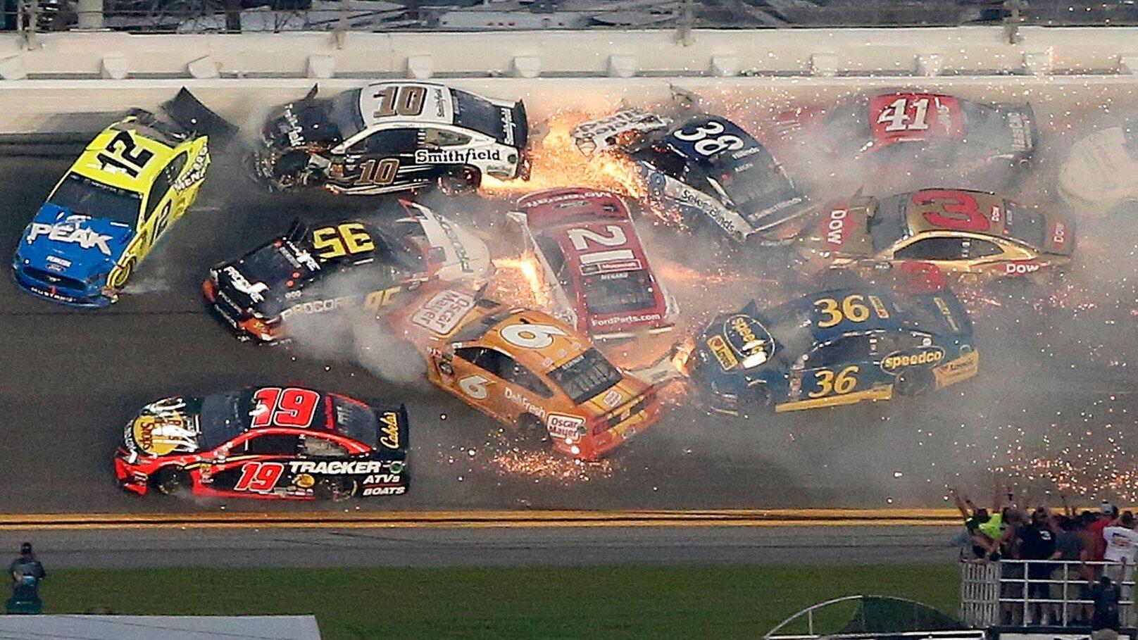 daytona-500-crash_0.jpg