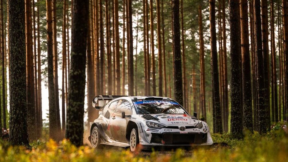 kalle-rovanpera-leads-wrc-central-europe-rally-after-ogier-crash-rain-stage-10-toyota-gr-yaris_2.jpg