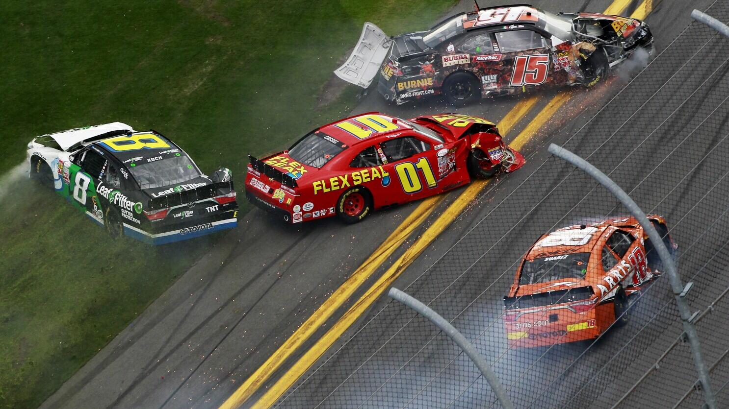 Crash de Kyle Busch à l'Iowa Speedway : Excès de confiance coûteux en NASCAR Cup Series - Article NASCAR sur PitStopInsight