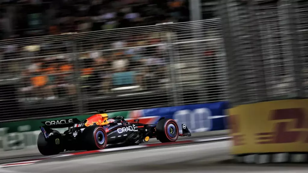 verstappen-norris-singapore-grand-prix-qualifying-dirty-air-traffic_2.webp