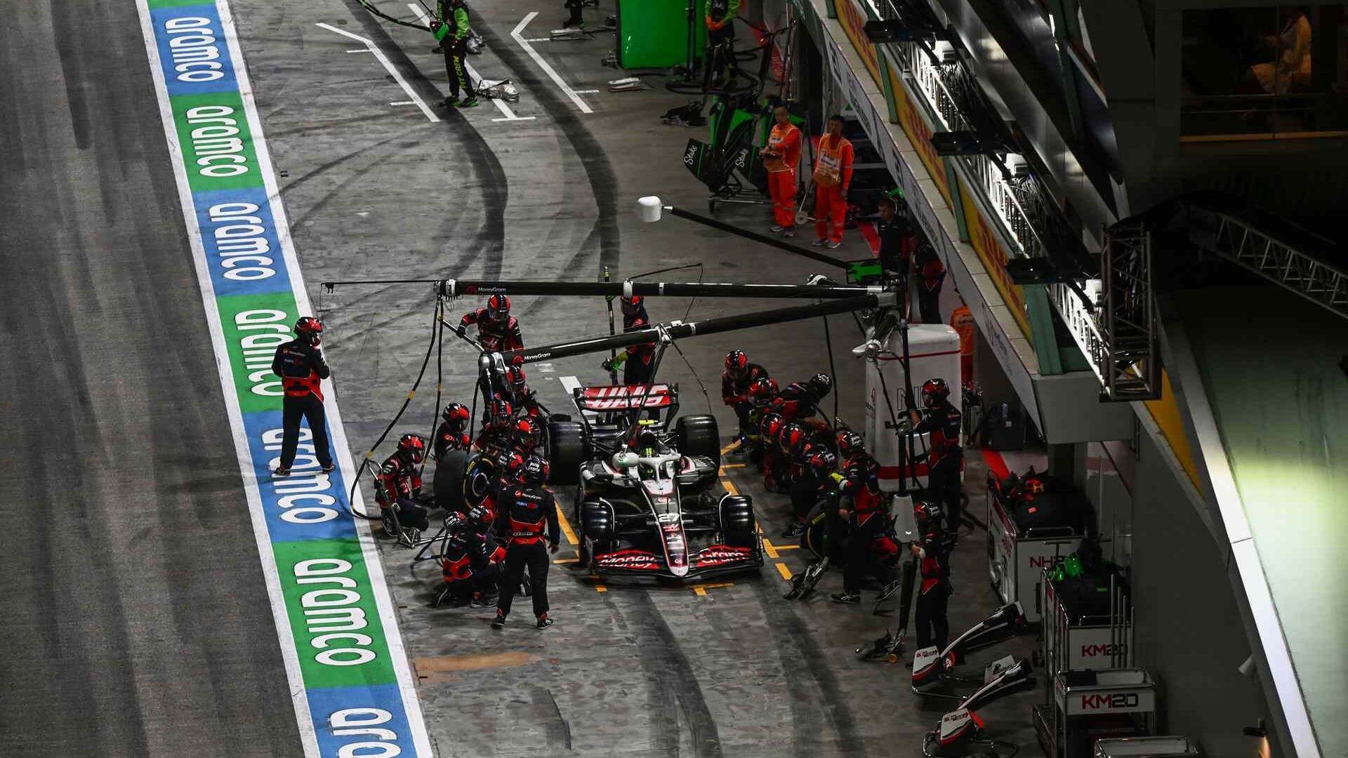 f1-pitlane-80-kmh-singapore-grand-prix_3.jpg