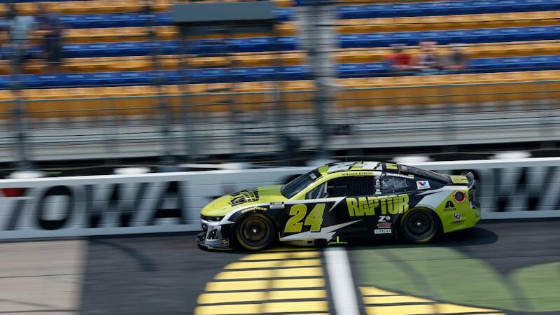 william-byron-nascar-iowa-victory_10.jpg