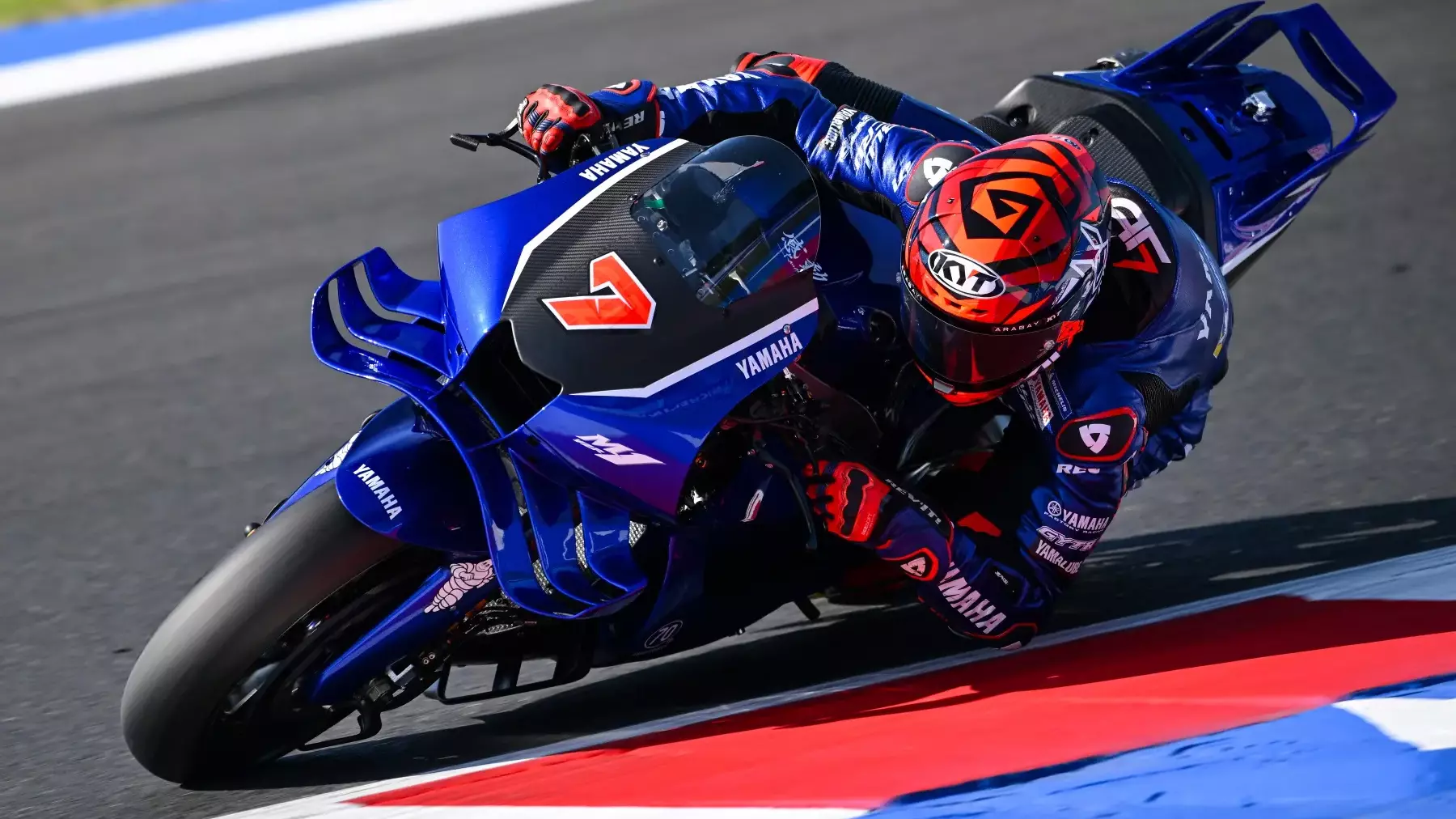 yamaha-motogp-v4-m1-developpement-moteur,-augusto-fernandez-wild-card-malaisie,-test-prive-aragon-9-10-novembre,-razgatlioglu-premiere-experience-motogp_1.webp