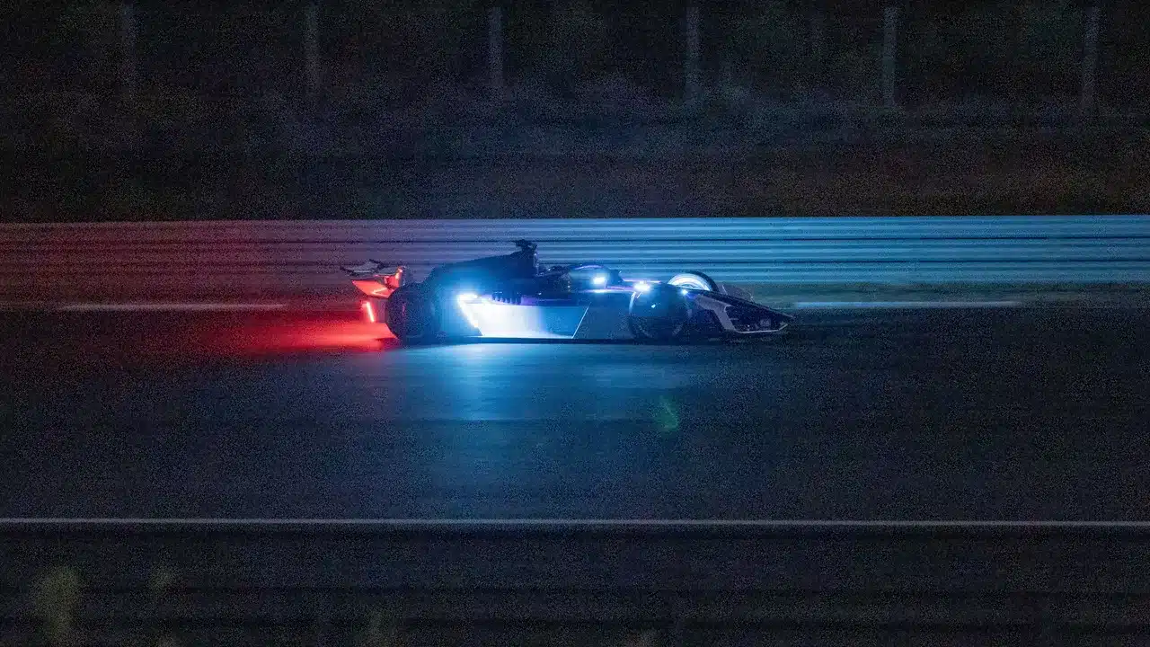 Comment la Gen4 pourrait impacter le pilotage roue contre roue en Formule E - Article Formule E en vedette sur PitStopInsight