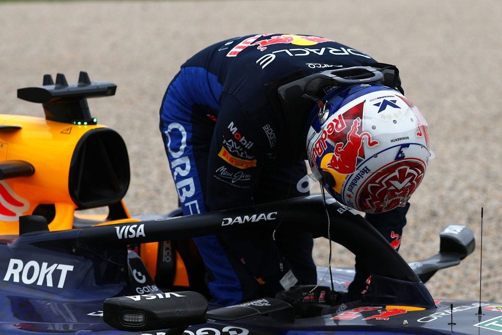 Verstappen passe des rayons X aux mains après son accident en qualifications du GP d'Australie 2026 - Article F1 en vedette sur PitStopInsight