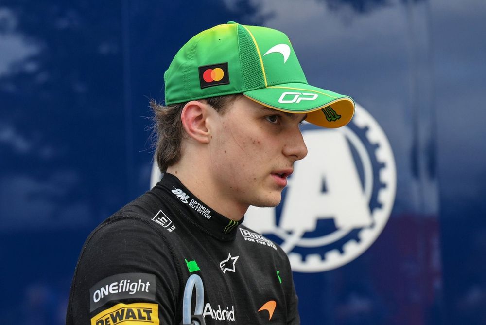 Oscar Piastri out du Grand Prix d'Australie après un crash vers la grille - Article F1 en vedette sur PitStopInsight