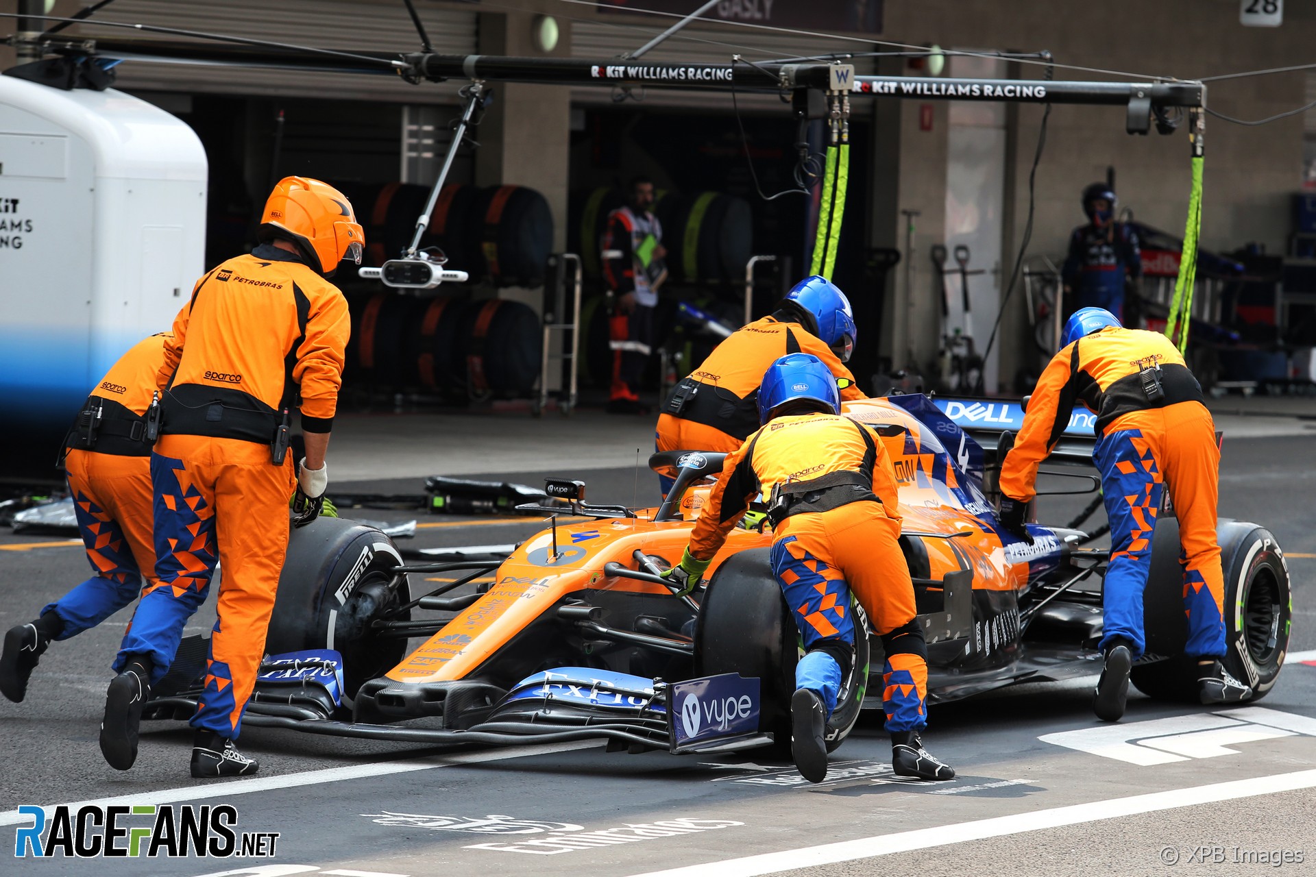 mclaren-pitlane-crisis_0.jpg