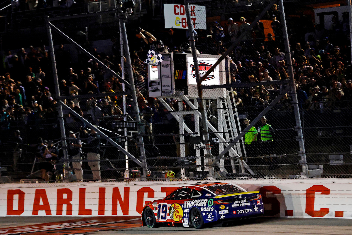 Diffusion NASCAR Darlington 2026 à la télévision - Article Nascar en vedette sur PitStopInsight