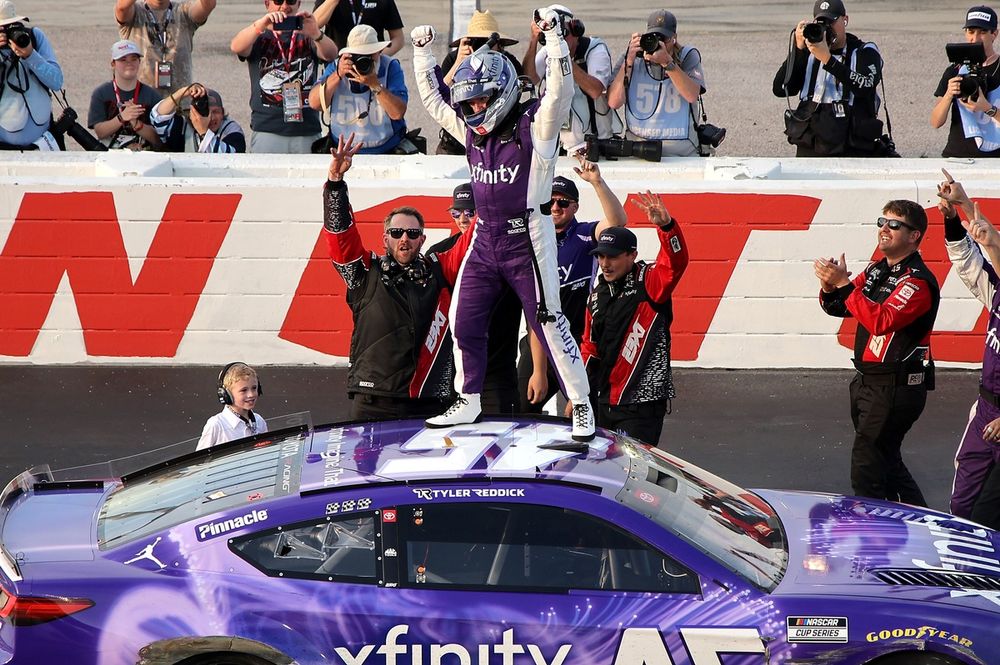 23XI et Tyler Reddick : un démarrage de rêve en NASCAR 2026 - Article Nascar en vedette sur PitStopInsight