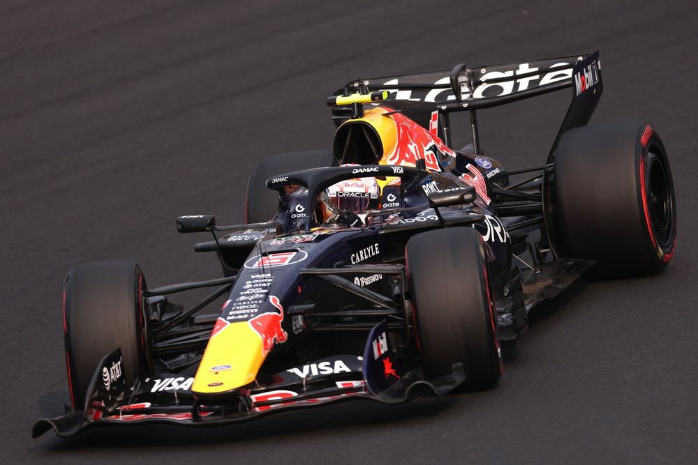 isack-hadjar-suzuka-red-bull-car_2.jpg