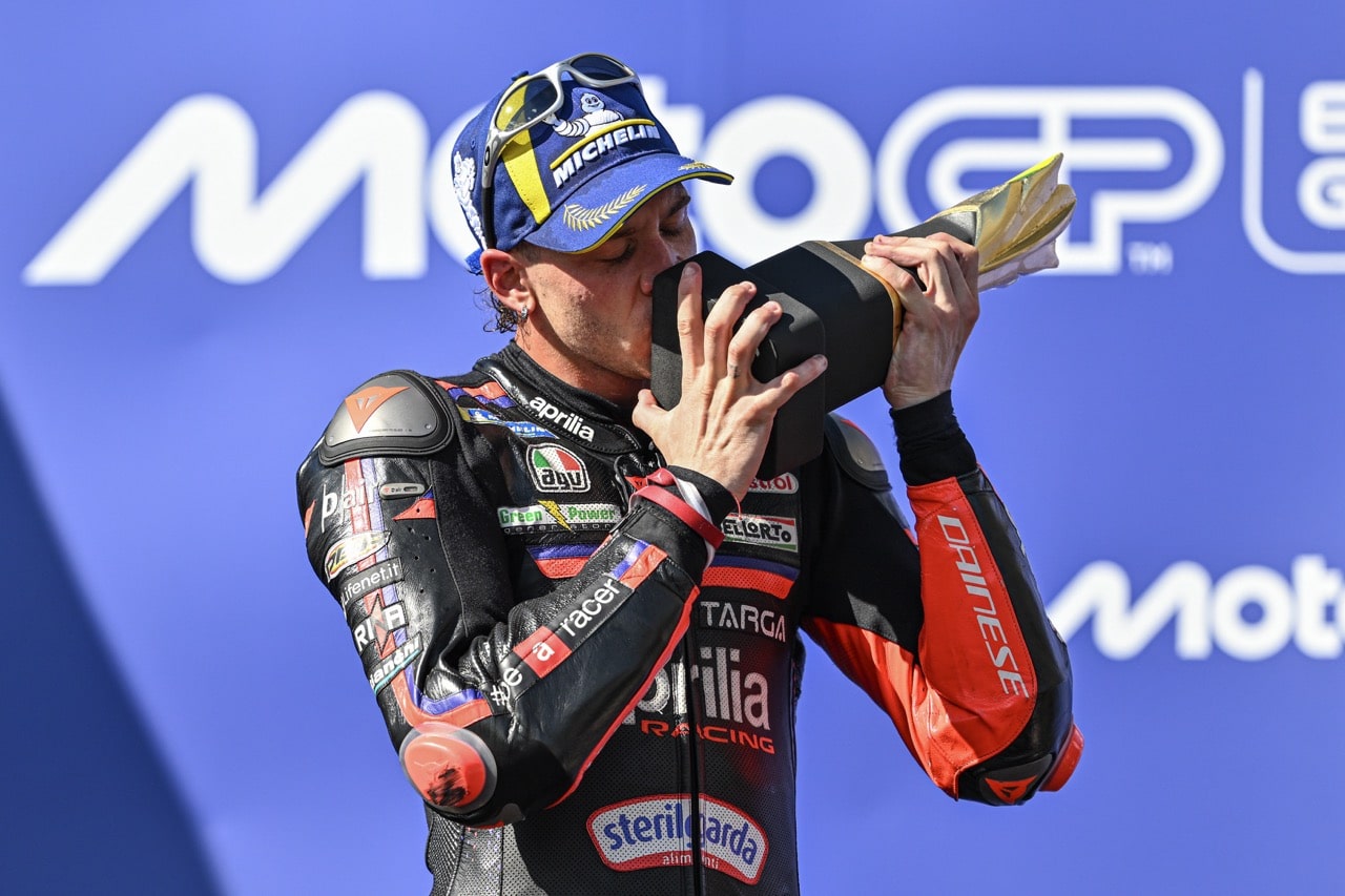Marco Bezzecchi s'offre une cinquième victoire consécutive au MotoGP des États-Unis 2026 - Article MotoGP en vedette sur PitStopInsight
