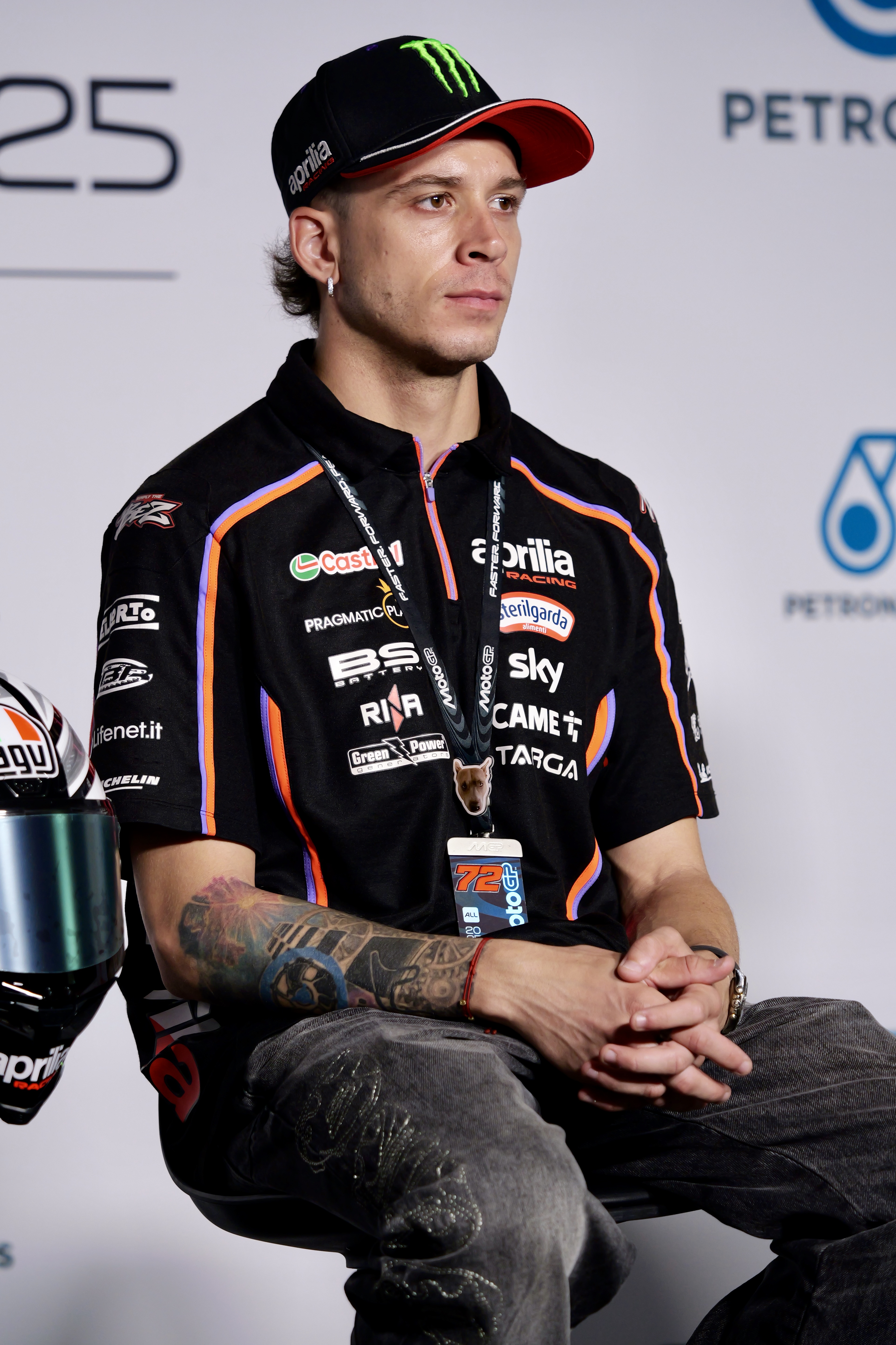 Pourquoi Marquez veut que Bezzecchi porte l'étiquette de favori pour le titre MotoGP 2026 - Article MotoGP en vedette sur PitStopInsight