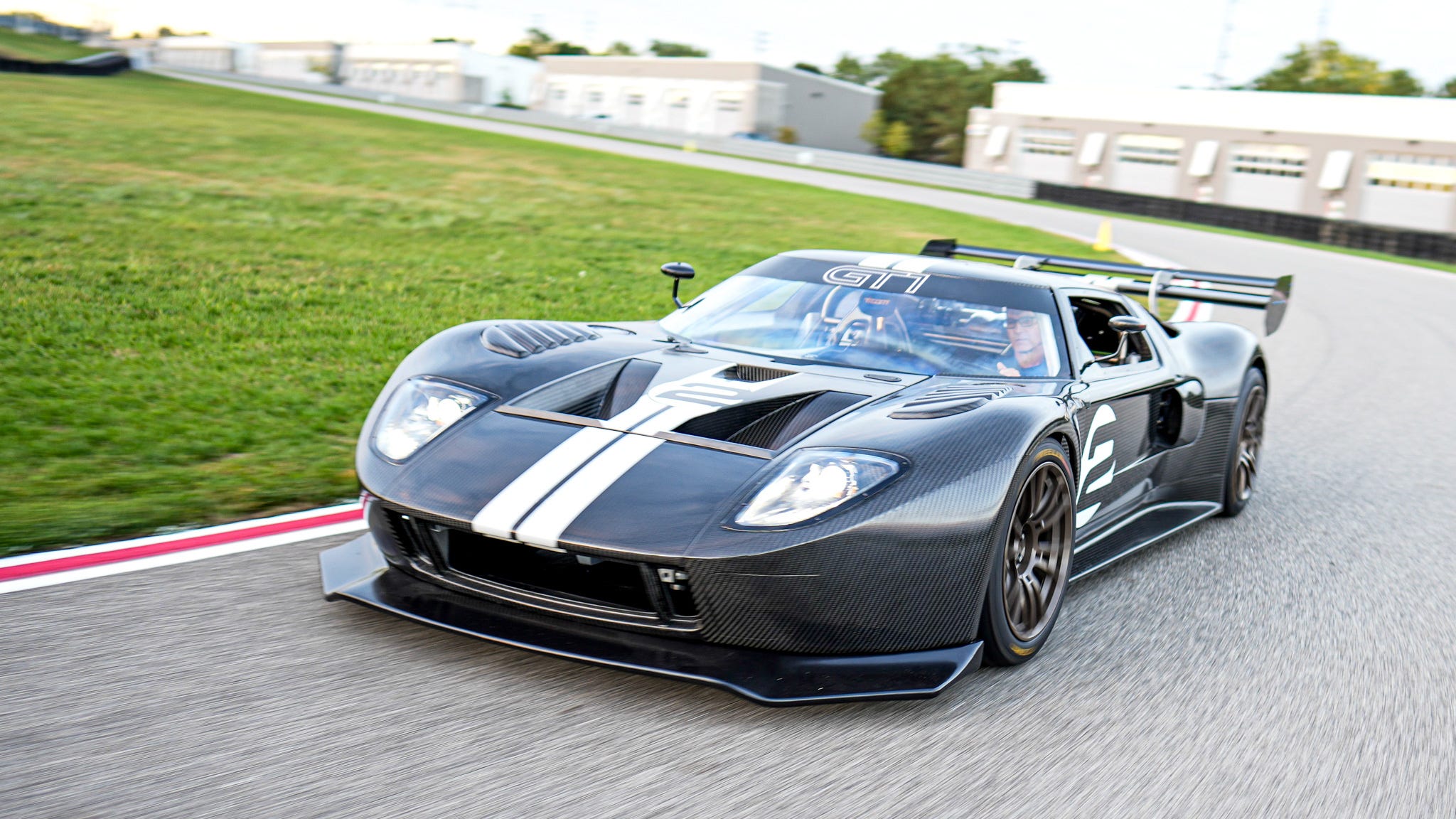 Ford planifie les premiers essais piste de son prototype LMDh pour 2027 - Article WEC en vedette sur PitStopInsight